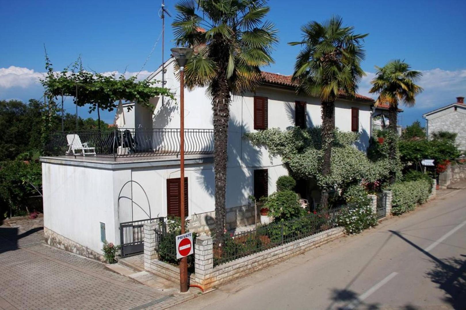 Anamarija Apartments Near The Beach And The Fantastic Adria Sea With Over 10 Small Islands Close By ฟุนตานา ภายนอก รูปภาพ